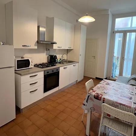 2 Passi Dal Mare Apartment *